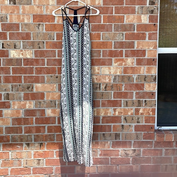 EARTHBOUND Dresses & Skirts - Earthbound Trading Co Woman Maxi Dress Size Small Leg Slits Sleeveless printed